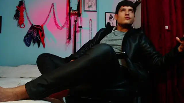 dom2travelersss online show from March 29, 2026, 10:55 pm