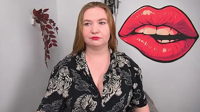 LaraDream online show from May 17, 2026, 3:23 pm
