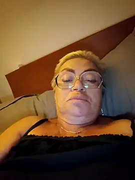 Snapshot of LindaL chatting on July 7, 2026, 9:29 pm LindaL online show from July 7, 2026, 9:29 pm
