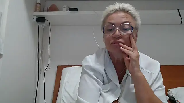 Snapshot of LindaL chatting on June 30, 2026, 10:59 am LindaL online show from June 30, 2026, 10:59 am