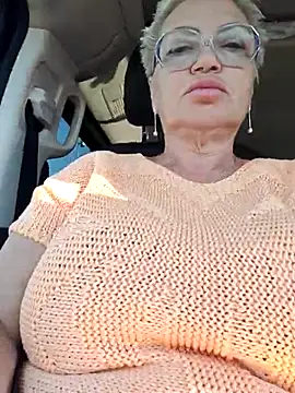 Snapshot of LindaL chatting on July 3, 2026, 6:09 am LindaL online show from July 3, 2026, 6:09 am