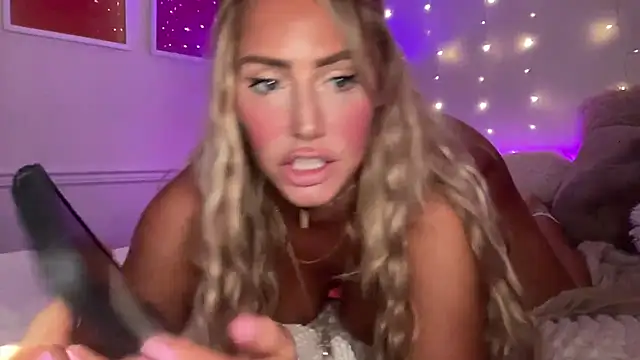 Fitnessbabe69 online show from July 18, 2026, 8:23 am