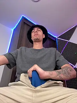 bigryann23 online show from February 1, 2026, 9:35 pm