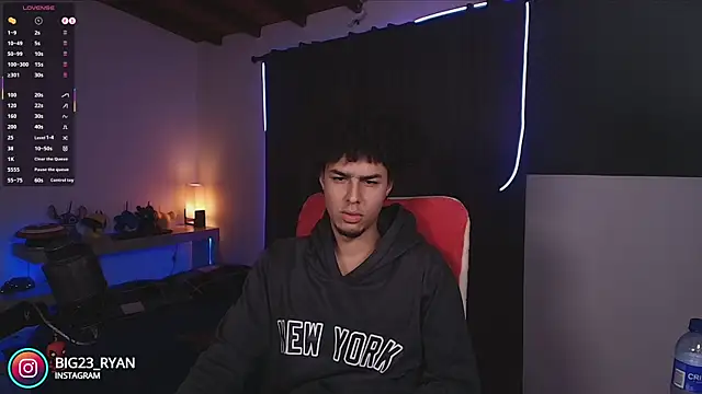 bigryann23 online show from October 11, 2025, 12:22 am