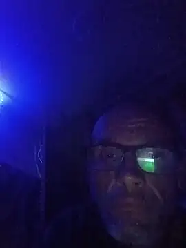 lelandm77 online show from June 14, 2026, 11:28 pm
